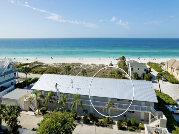 Holmes Beach 2 Bedroom Beach Front Vacation Rental Sleeps 4